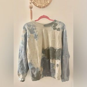 Urban Outfitters iets frans blue tiedye crewneck